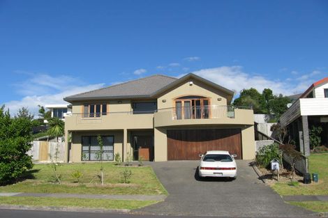 Photo of property in 12 Goldfinch Rise, Unsworth Heights, Auckland, 0632