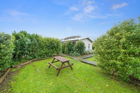 Photo of property in 13 Anga Street, Tangimoana, 4822