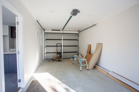 Photo of property in 10 Van Baarle Close, Carterton, 5713