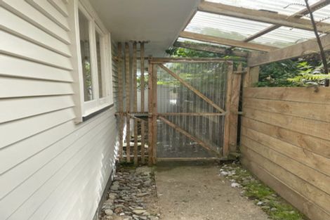 Photo of property in 16 Balmain Street, Newlands, Wellington, 6037