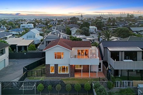 Photo of property in 1/186 Marine Parade, Mount Maunganui, 3116