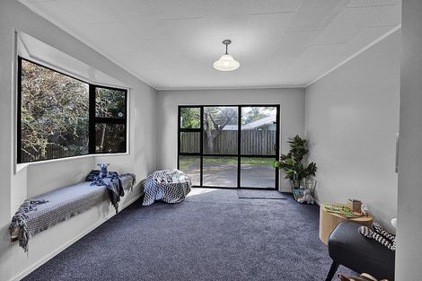 Photo of property in 11 Finer Place, Hawera, 4610