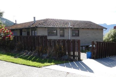 Photo of property in 11 Wynyard Crescent, Fernhill, Queenstown, 9300