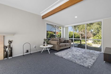 Photo of property in 10 Lynwood Place, Chedworth, Hamilton, 3210