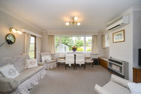 Photo of property in 6 Churchill Avenue, Hokowhitu, Palmerston North, 4410