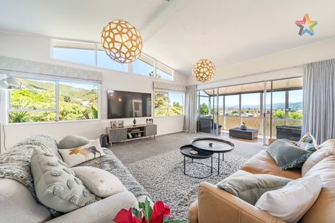 Photo of property in 8 Summit Road, Fairfield, Lower Hutt, 5011