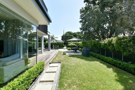 Photo of property in 52 Walton Street, Red Beach, 0932