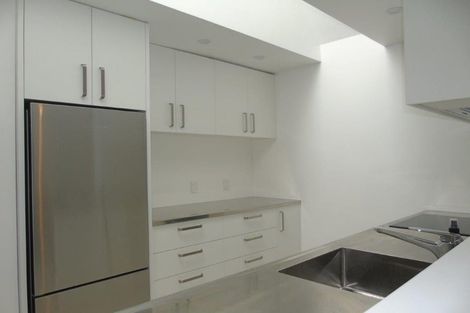 Photo of property in 14 Lawson Place, Mount Victoria, Wellington, 6011