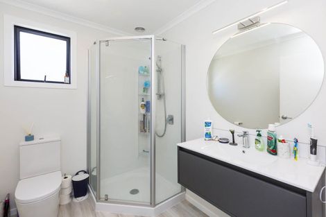 Photo of property in 1 Raeble Walkington Lane, Wallaceville, Upper Hutt, 5018