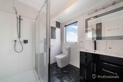 Photo of property in 17 Kohinoor Avenue, Mangere, Auckland, 2022