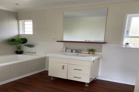 Photo of property in 5 Jonathan Place, Sunnynook, Auckland, 0620