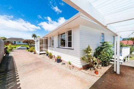 Photo of property in 31 Essex Street, Te Atatu South, Auckland, 0610