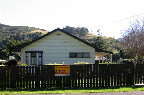 Photo of property in 105 Watt Street, Featherston, 5710