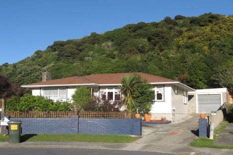 Photo of property in 12 Brazier Grove, Paraparaumu, 5032