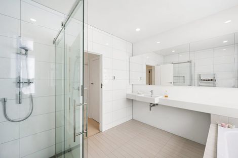 Photo of property in 90 Oriental Parade, Oriental Bay, Wellington, 6011