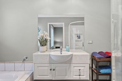 Photo of property in 4 Cooper Crescent, Cambridge, 3434