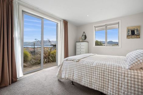 Photo of property in 12 Bovett Place, Wanaka, 9305