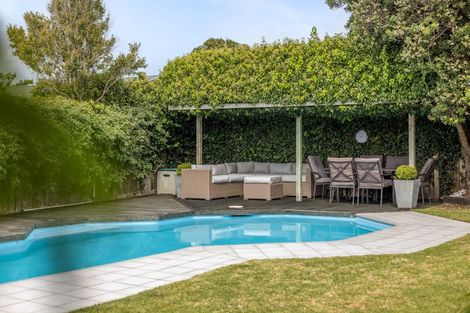 Photo of property in 129 Seaview Road, Paraparaumu Beach, Paraparaumu, 5032