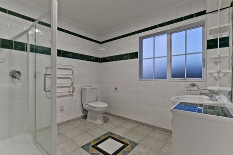 Photo of property in 18 Mansion Court, West Harbour, Auckland, 0618