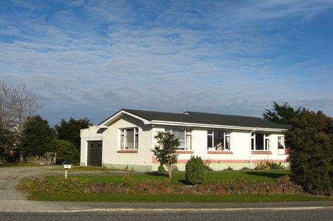 Photo of property in 2 Oxford Street, East Gore, Gore, 9710