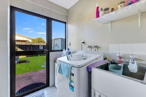 Photo of property in 2/502 Devon Street East, Strandon, New Plymouth, 4312