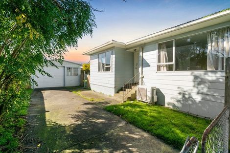 Photo of property in 400 Roscommon Road, Clendon Park, Auckland, 2103