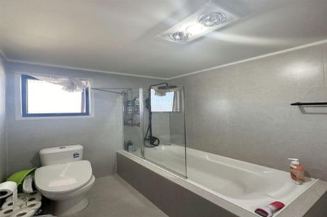 Photo of property in 46 Target Road, Totara Vale, Auckland, 0629