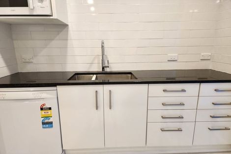 Photo of property in 102 Wiseley Road, West Harbour, Auckland, 0618