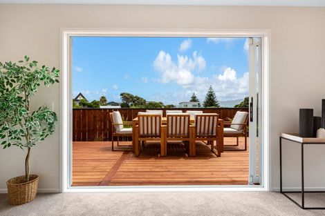 Photo of property in 67 Renown Road, Raumati South, Paraparaumu, 5032