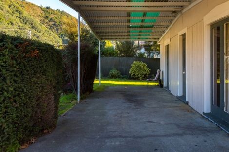 Photo of property in 29 Wairau Road, Picton, 7220