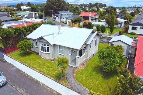 Photo of property in 14 Mangorei Road, Strandon, New Plymouth, 4312