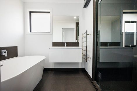 Photo of property in 54 Sardinia Grove, Fitzherbert, Palmerston North, 4410