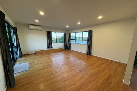 Photo of property in 1 Tableau Place, Totara Vale, Auckland, 0629