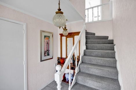 Photo of property in 8 Mahoe Street, Strandon, New Plymouth, 4312