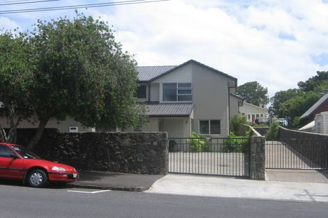 Photo of property in 2b Woodbine Avenue, Greenlane, Auckland, 1051