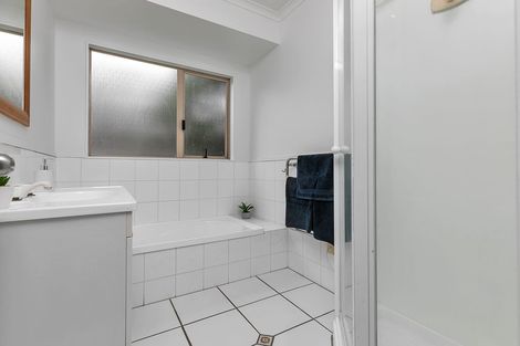 Photo of property in 2/108 Awaruku Road, Torbay, Auckland, 0630