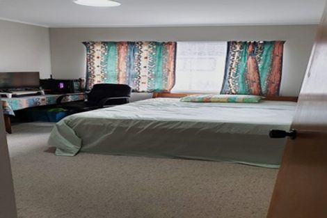 Photo of property in 2/66 Aviemore Drive, Highland Park, Auckland, 2010