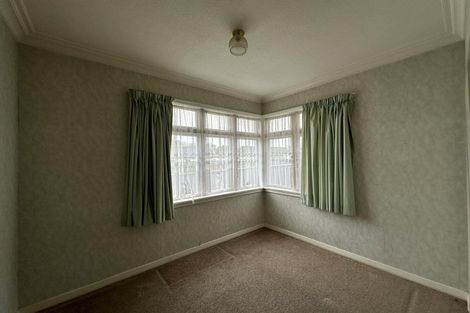 Photo of property in 72 Queenwood Road, Levin, 5510