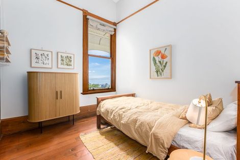 Photo of property in 25 Garden Road, Northland, Wellington, 6012