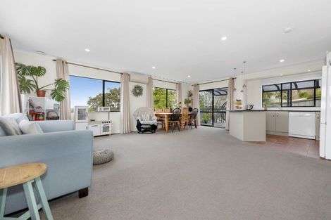 Photo of property in 2/312 Wairau Road, Glenfield, Auckland, 0629