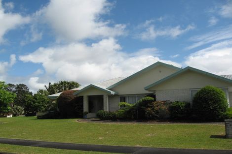 Photo of property in 11 Perotti Place, Conifer Grove, Takanini, 2112