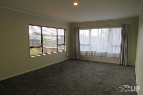Photo of property in 1/8 Sailfish Drive, West Harbour, Auckland, 0618