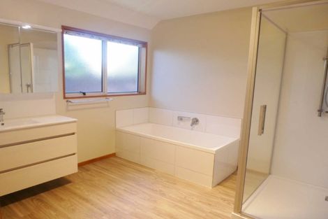 Photo of property in 7 Broadfell Avenue, Avonhead, Christchurch, 8042