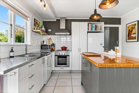 Photo of property in 2 Seddon Street, Carterton, 5713