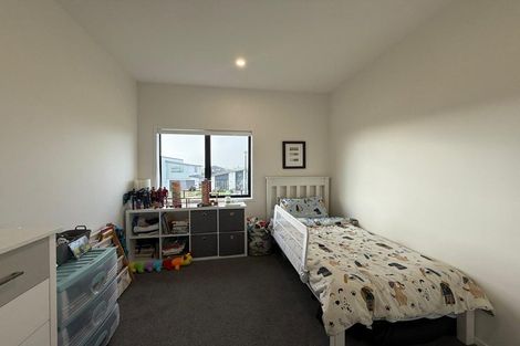 Photo of property in 22 Koiora Road, Clarks Beach, 2122