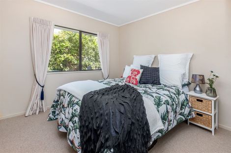 Photo of property in 43 Headcorn Place, Botany Downs, Auckland, 2010