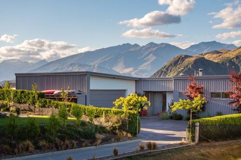 Photo of property in 10 Avalanche Place, Wanaka, 9305