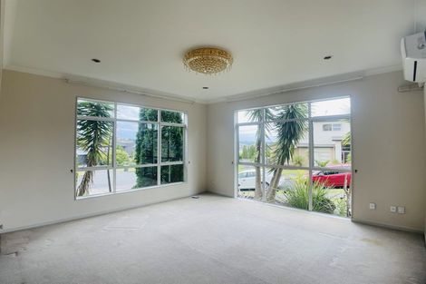 Photo of property in 1 Kenley Heights, Flat Bush, Auckland, 2016