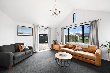 Photo of property in 6 Acton Vale, Rototuna North, Hamilton, 3210