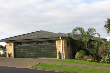 Photo of property in 57 Ribbonwood Crescent, Goodwood Heights, Auckland, 2105